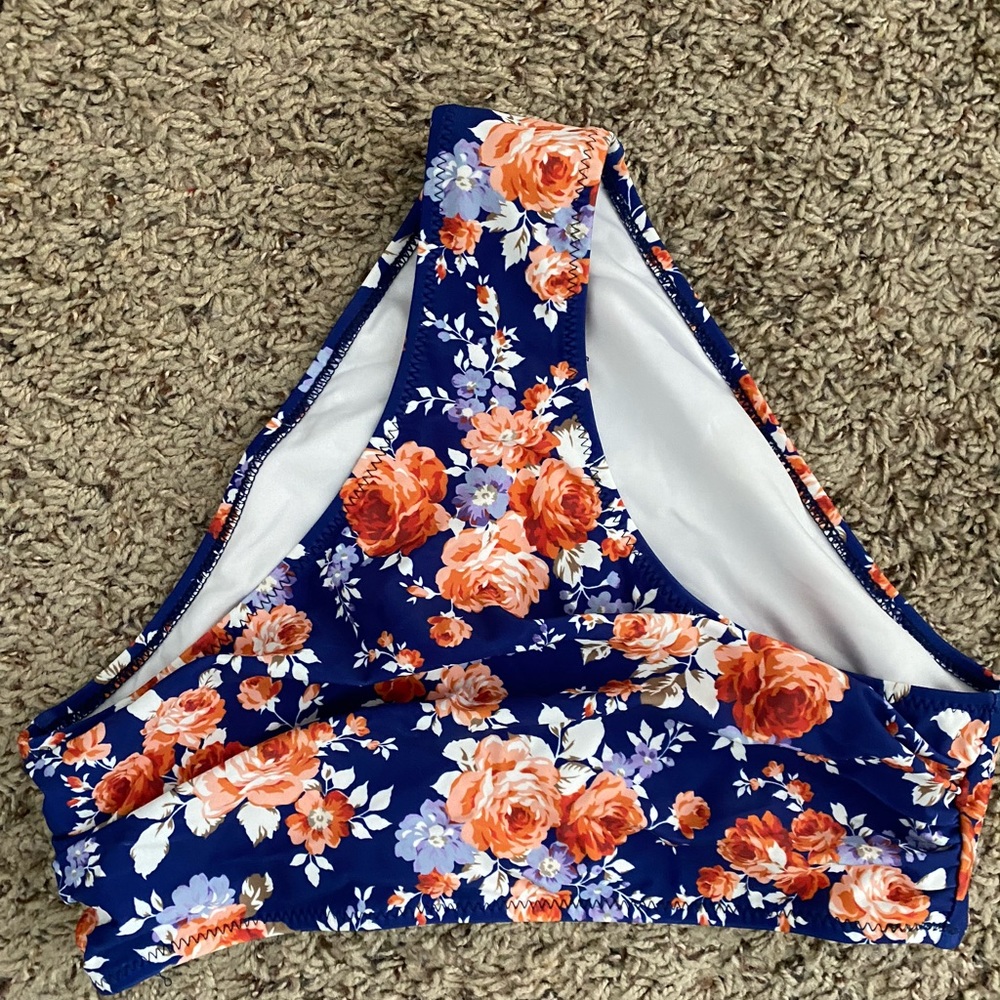 New, with tags Cupshe high waisted bottoms only.